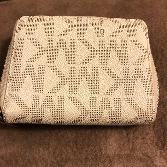 Michael Kors Wallet - Picture 3 of 3